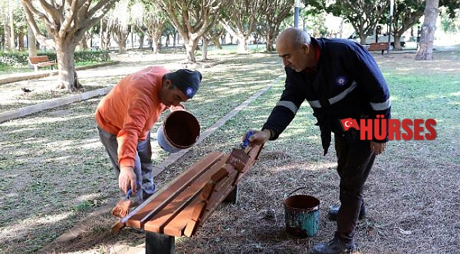 Büyükşehir'den banklara bakım