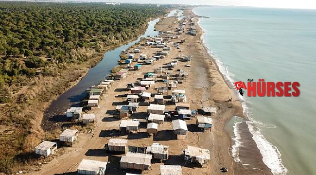 Caretta caretta kumsalı, kaçak barakayla doldu