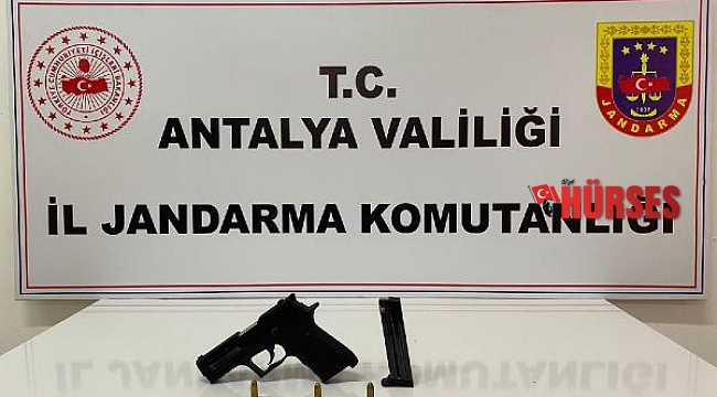 Demre'de ruhsatsız silah ele geçirildi