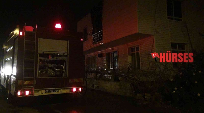 Ekmek almak için dışarı çıkan işitme engelli adamın evi, yangında küle döndü