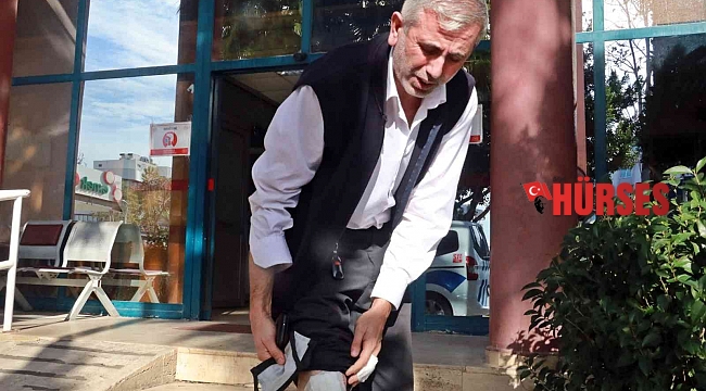 Halk otobüsü şoförünü yola yatırıp tekme ve yumruklarla dövdüler