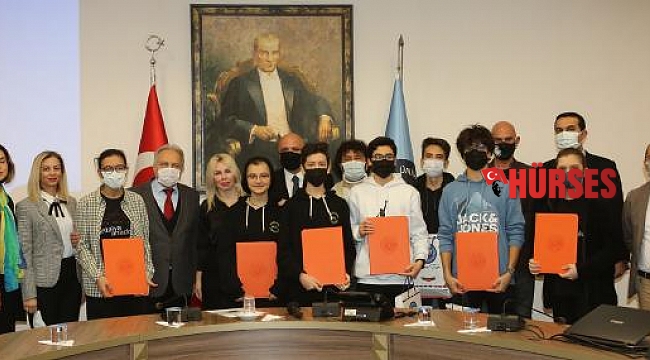 İHA sertifikalarını Rektör Özkan verdi