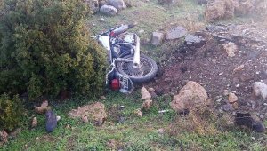 Kamyonetin çarptığı motosikletteki 3 kişi yaralandı