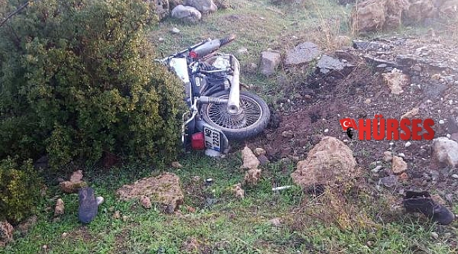 Kamyonetin çarptığı motosikletteki 3 kişi yaralandı