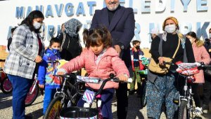 Manavgat Belediyesi'nden soba ve bisiklet desteği