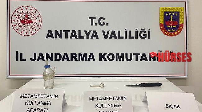 Otomobilde uyuşturucu kullanma aparatıyla yakalandı