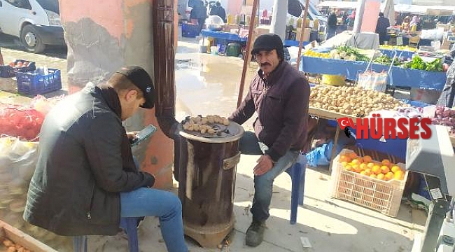 Pazar esnafı tezgah yanına soba kurdu