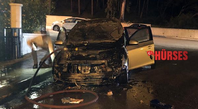 Serik'te park halindeki otomobil yandı
