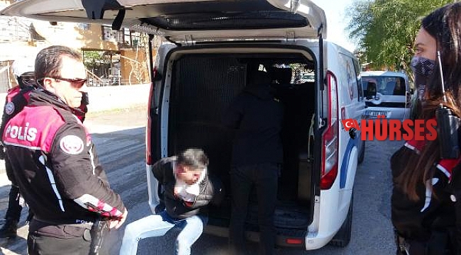 Şüpheli, polisin yüzünü tırnakladı