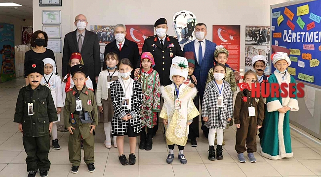 Tuğgeneral Özfidan, öğrencilerle kitap okudu