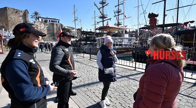 Turizm polisinin 'iyi restoran' ve 'kayıp eşya' mesaisi