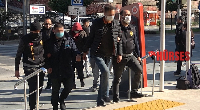 10 ayrı otomobilden hırsızlık yapan 4 şüpheli tutuklandı