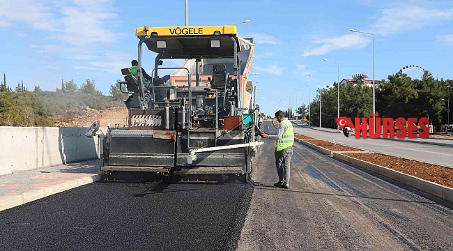 5 bin 500 ton sıcak asfalt dökülen Üniversite Caddesi açılmak için gün sayıyor
