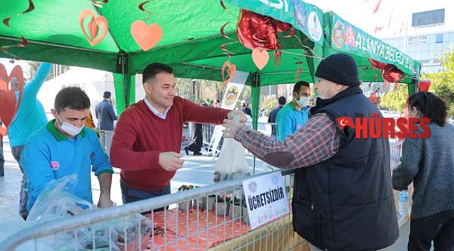 Alanya Belediyesi'nden Sevgililer Günü hediyesi