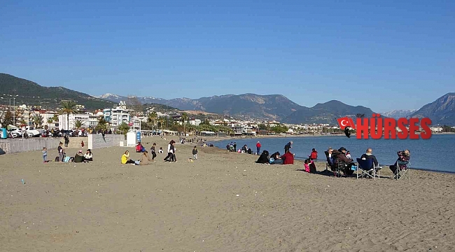 Alanya'da güneşi gören vatandaşlar sahillere akın etti