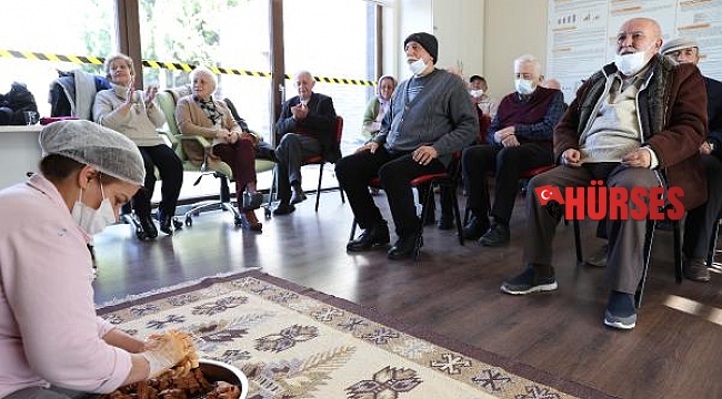 Alzheimer hastaları sıra gecesinde moral buldu