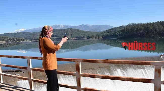 Antalya'da Kumluca Barajı taştı, yapay şelale oluştu
