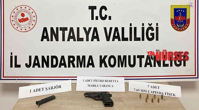 Araçta yapılan aramada ruhsatsız tabanca bulundu