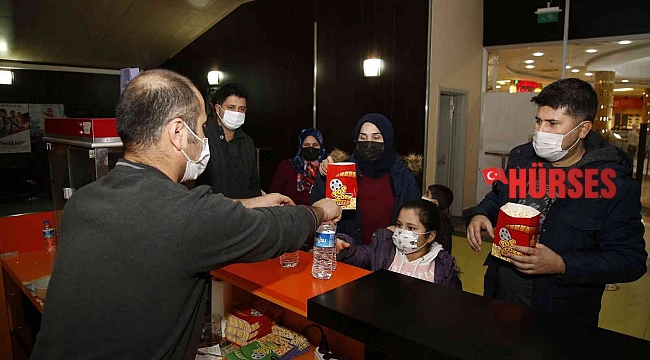 Çocuklara karne hediyesi Döşemealtı Belediyesi'nden