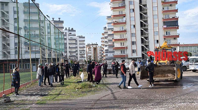 Halı saha yıkımında gerginlik