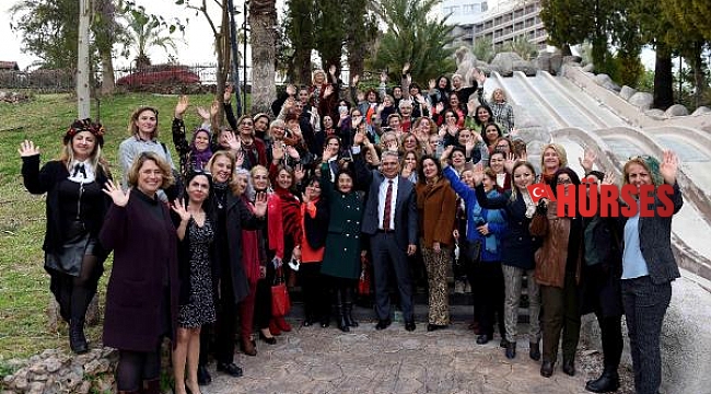 Kadınlar Günü'nde 'Mor Şemsiyeli' yürüyüş