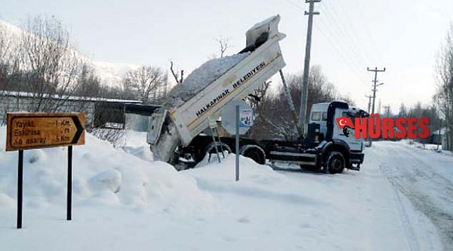 'Kamyonlarla taşınan kar, gölleri zehirliyor'