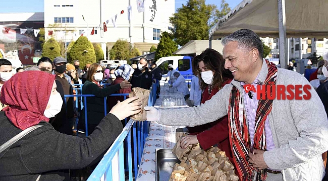 Karadenizliler buluşmasında 1 ton hamsi dağıtıldı