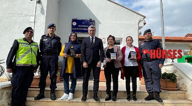 Kaş'ta örnek sürücülere plaket