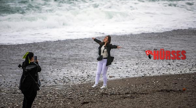 Lodos, deniz trafiğini durdurdu