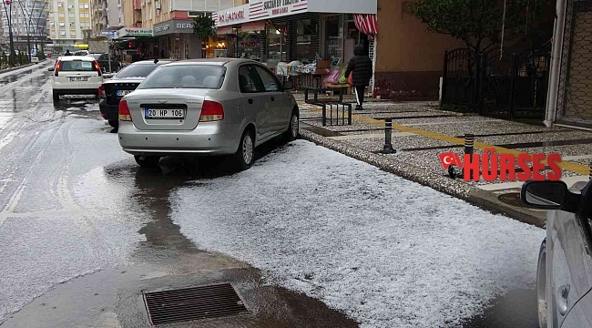 Manavgat'a yağan dolu ilçeyi beyaza bürüdü