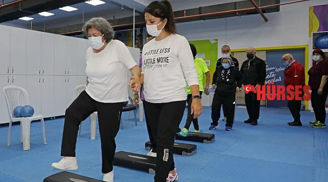 Parkinson hastaları hem spor yapıyor hem sosyalleşiyor