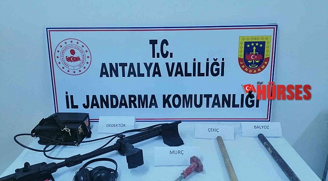 Serik&#039;te kaçak kazı yapan 4 kişi yakalandı