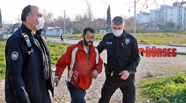 Üst geçit asansör kabininden demir çalarken yakalandı