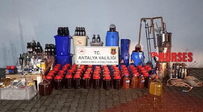 Alanya'da sahte içki üretilen eve jandarma baskını
