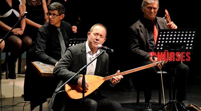 Anı konserinde türkü şöleni