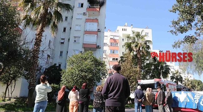 Antalya'da 8 katlı binada yangın paniği