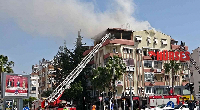 Antalya'da mahalleyi dumana boğan yangın