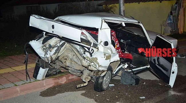 Antalya'da otomobil park eden araca çarptı: 1'i ağır 4 yaralı