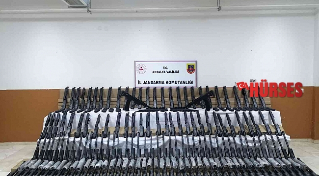 Antalya'da silah kaçakçılarına operasyon: 154 tüfek ele geçirildi
