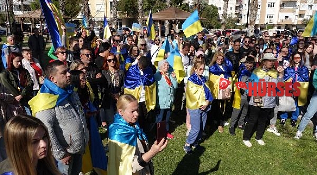 Antalya'da yaşayan Ukraynalılardan 'savaşa hayır' konvoyu