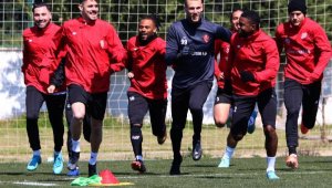 Antalyaspor'un bileği sahasında bükülmüyor