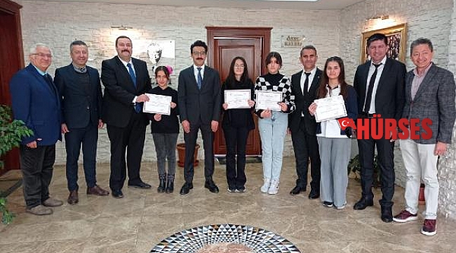 Başarılı öğrenciler ödüllendirildi