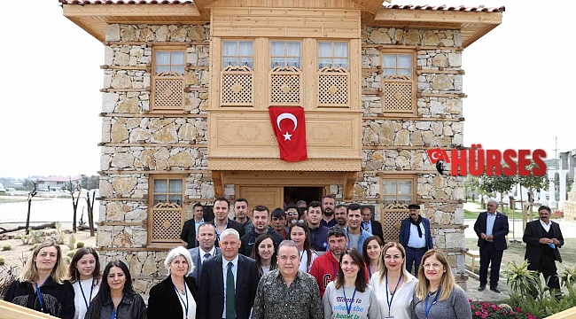 Başkan Böcek, EXPO 2021 Hatay'da Antalya Bahçesi'ni gezdi