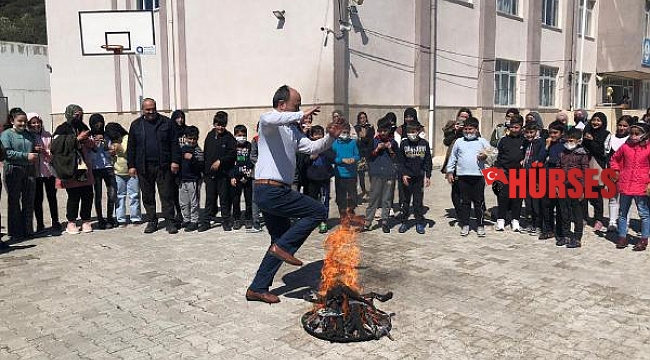 Demre'de nevruz ateşi okullarda yakıldı