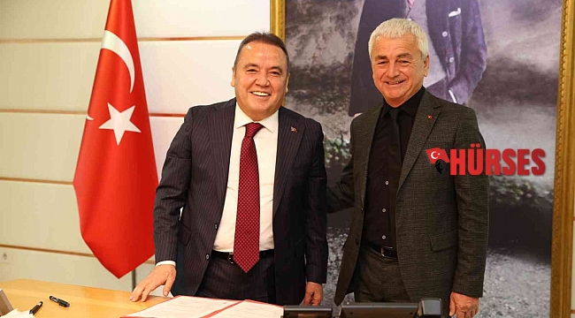 Finike Cumhuriyet Meydanı için imzalar atıldı