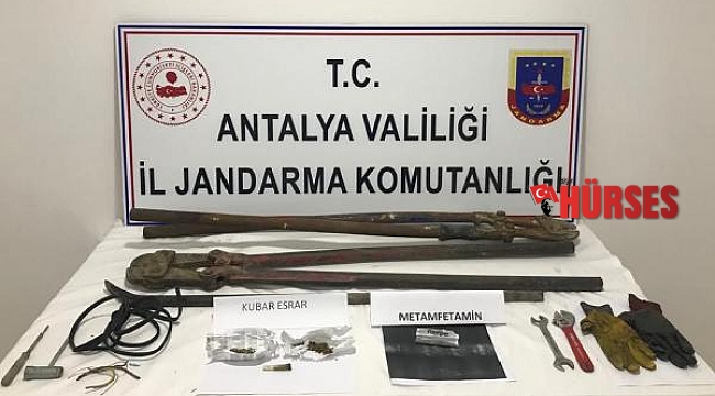 Hırsızlık şüphelisi evinde uyuşturucuyla yakalandı