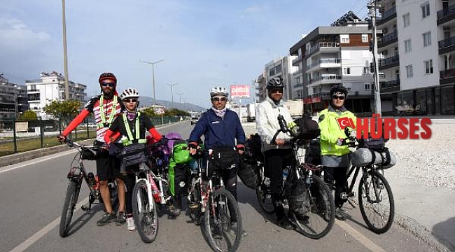 İranlı turistlerin Nevruz Bayramı'nda bisiklet turu
