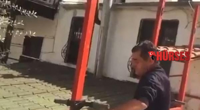 İş yerinin önüne bırakılan skuterleri spiralle kesti