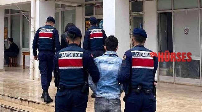 Jandarma devriyesinde aranan 2 şüpheli yakalandı