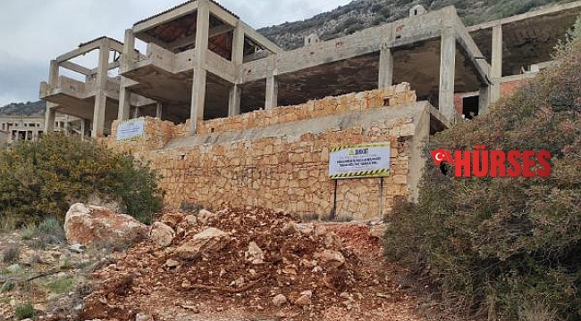 Kaş'ta metruk yapılar incelendi
